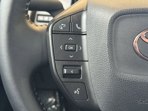 Used 2025 Toyota Prius LE image 26