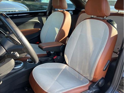 Used 2017 Volkswagen Beetle 1.8T Classic image 8