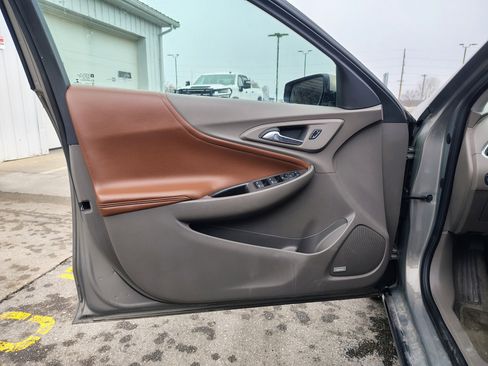 Used 2017 Chevrolet Malibu LT w/ Leather Package image 10