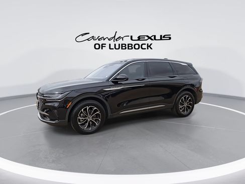Used 2025 Lincoln Nautilus Premier AWD/4WD image 5