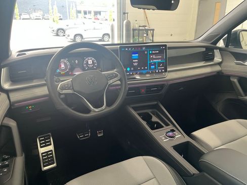 New 2026 Volkswagen Tiguan SE R-Line AWD/4WD image 13
