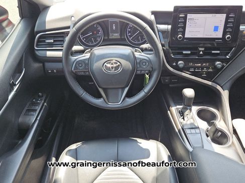 Used 2023 Toyota Camry SE FWD image 5