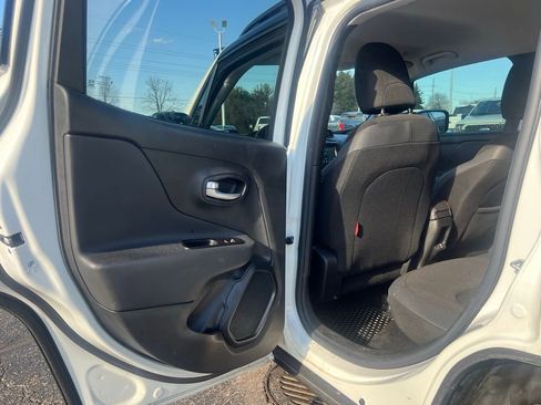 Used 2020 Jeep Renegade Trailhawk w/ Cold Weather Group AWD/4WD image 33