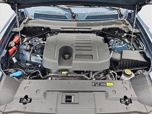 New 2025 Land Rover Defender 110 S image 29