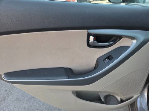 Used 2014 Hyundai Elantra SE w/ Option Group 02 image 8