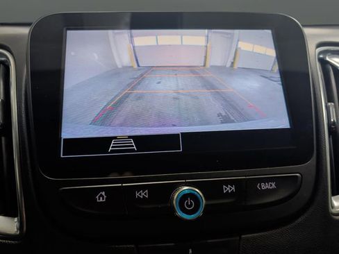 Used 2021 Chevrolet Malibu LT image 9