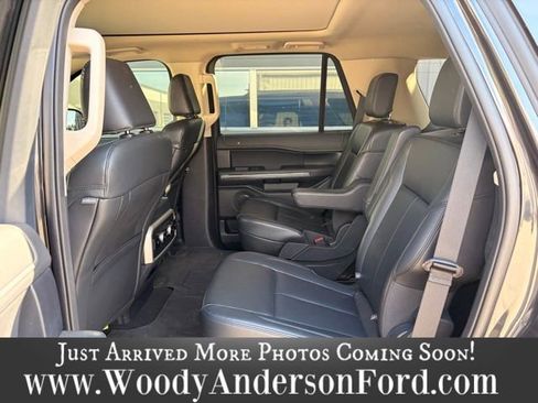 Used 2023 Ford Expedition XLT RWD image 9
