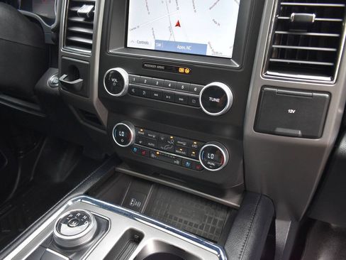 Used 2020 Ford Expedition XLT w/ Equipment Group 202A AWD/4WD image 27