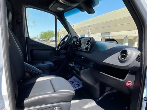 Used 2025 Mercedes-Benz Sprinter 2500 image 9