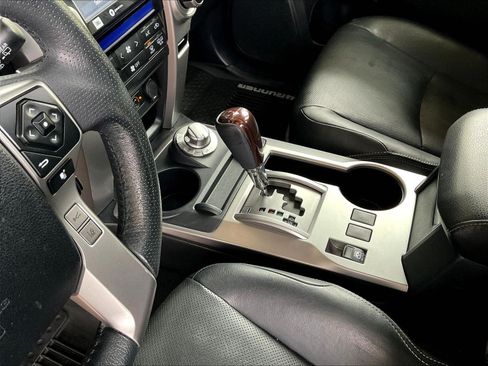 Used 2020 Toyota 4Runner Limited AWD/4WD image 18