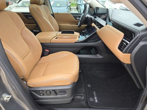Used 2025 INFINITI QX80 Sensory AWD/4WD image 31