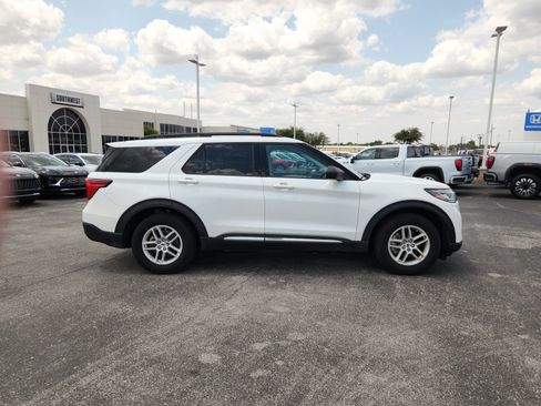 Used 2025 Ford Explorer Active w/ Active Comfort Package RWD image 7