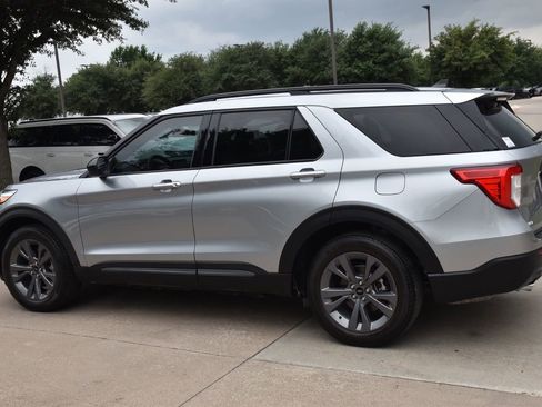 Used 2023 Ford Explorer XLT w/ Equipment Group 202A RWD image 11