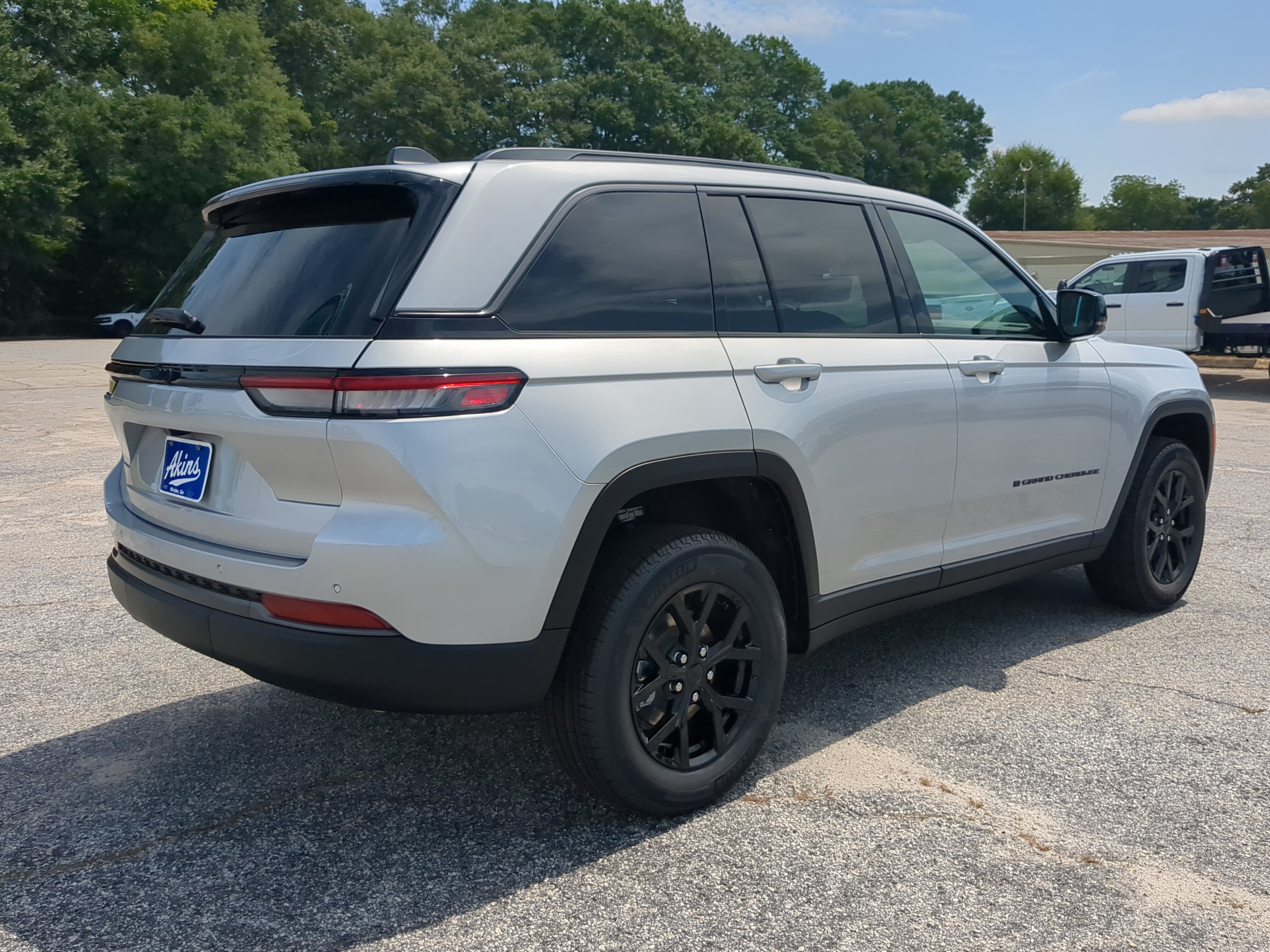New 2026 Jeep Grand Cherokee Altitude RWD image 3