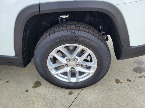 New 2025 Jeep Grand Cherokee L Laredo image 20