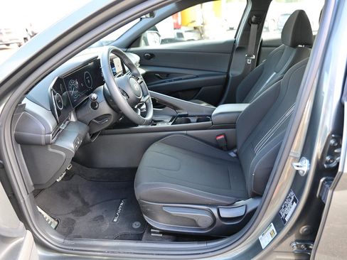 Used 2025 Hyundai Elantra SEL image 15