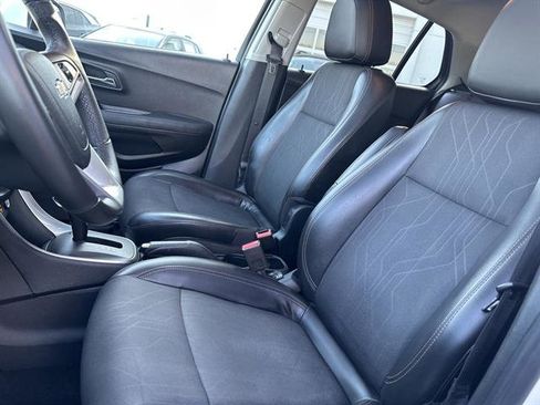 Used 2017 Chevrolet Trax LT w/ Sun & Sound Package image 17