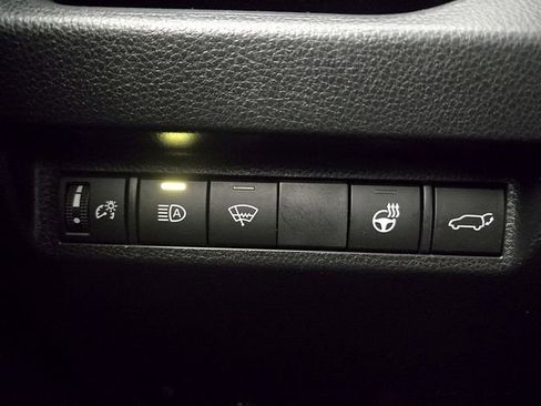Used 2022 Toyota RAV4 XLE Premium AWD/4WD image 24
