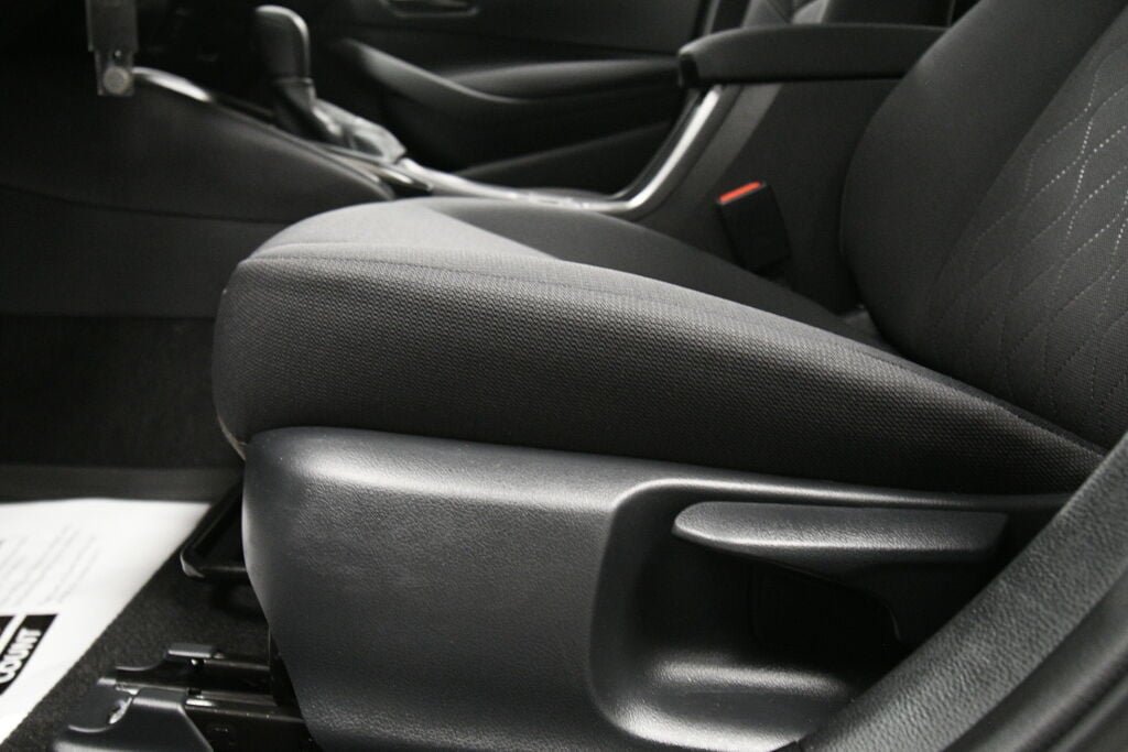 Certified 2025 Toyota Corolla LE FWD image 11