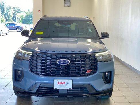 Used 2025 Ford Explorer ST AWD/4WD image 3