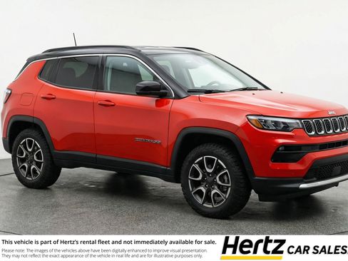 Used 2025 Jeep Compass Trailhawk image 1