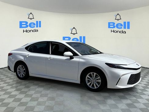 Used 2025 Toyota Camry LE FWD image 6