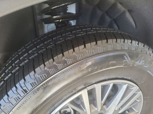 New 2026 Chevrolet Traverse LT w/ LPO, Floor Liner Package FWD image 19