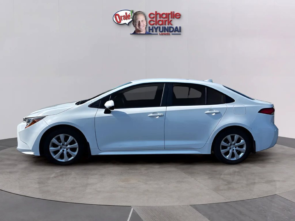 Used 2022 Toyota Corolla LE FWD image 2
