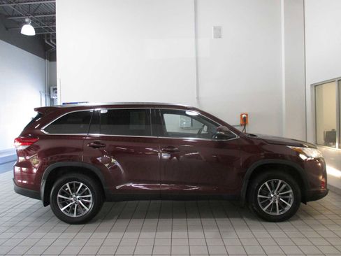 Used 2019 Toyota Highlander XLE image 16