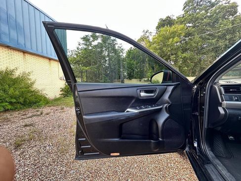 Used 2017 Toyota Camry SE FWD image 37