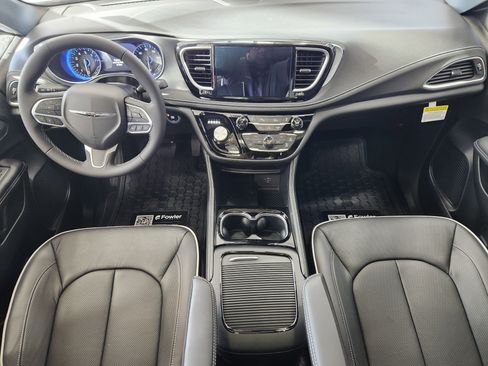 New 2026 Chrysler Pacifica Limited image 20