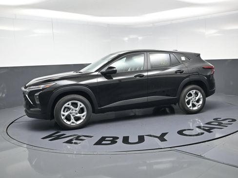 Used 2026 Chevrolet Trax LS w/ LS Convenience Package FWD image 6