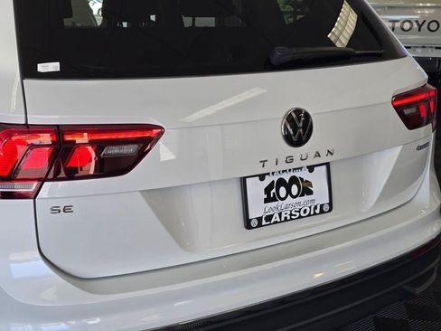 Used 2023 Volkswagen Tiguan SE w/ Panoramic Sunroof Package AWD/4WD image 12