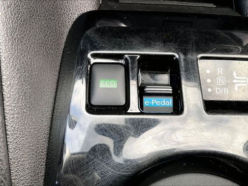 Used 2020 Nissan Leaf SV w/ SV Technology Package FWD image 15