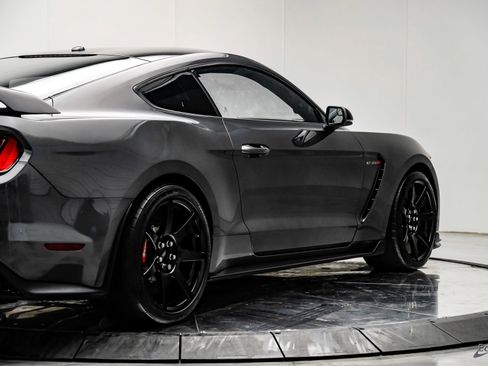 Used 2016 Ford Mustang Shelby GT350R w/ GT350R Equipment Group 920A RWD image 19