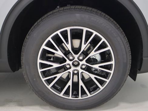 Certified 2024 Ford Escape SE image 30