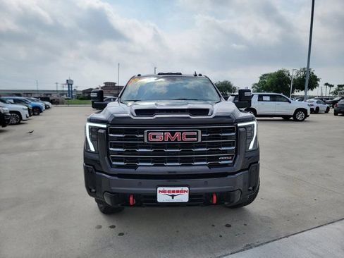 Used 2025 GMC Sierra 2500 AT4 w/ AT4 Premium Plus Package AWD/4WD image 2