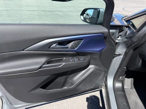 Used 2025 Chevrolet Equinox EV LT image 27