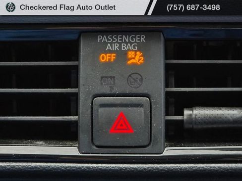 Used 2022 Volkswagen Taos SE FWD image 17