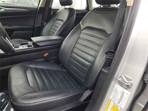 Used 2017 Ford Fusion SE w/ Fusion SE Technology Package image 27