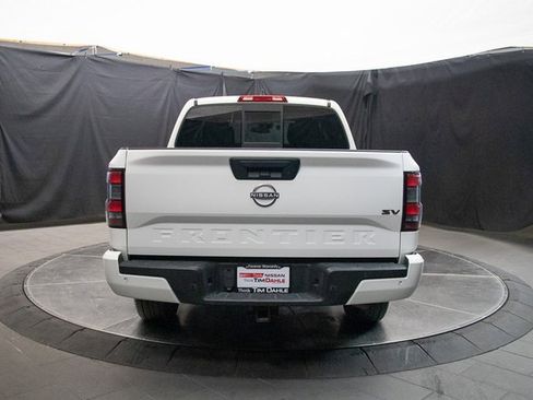Used 2022 Nissan Frontier SV image 11