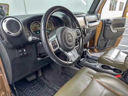 Used 2011 Jeep Wrangler Unlimited 70th Anniversary w/ Connectivity Group image 18