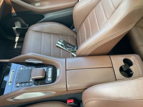 Used 2024 Mercedes-Benz GLS 450 4MATIC image 9