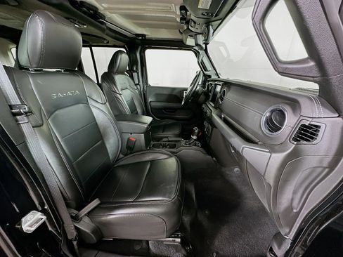 Used 2023 Jeep Wrangler Unlimited Sahara w/ Cold Weather Group AWD/4WD image 29