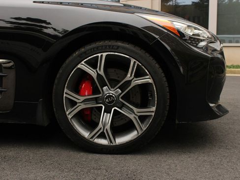 Used 2018 Kia Stinger GT2 image 4