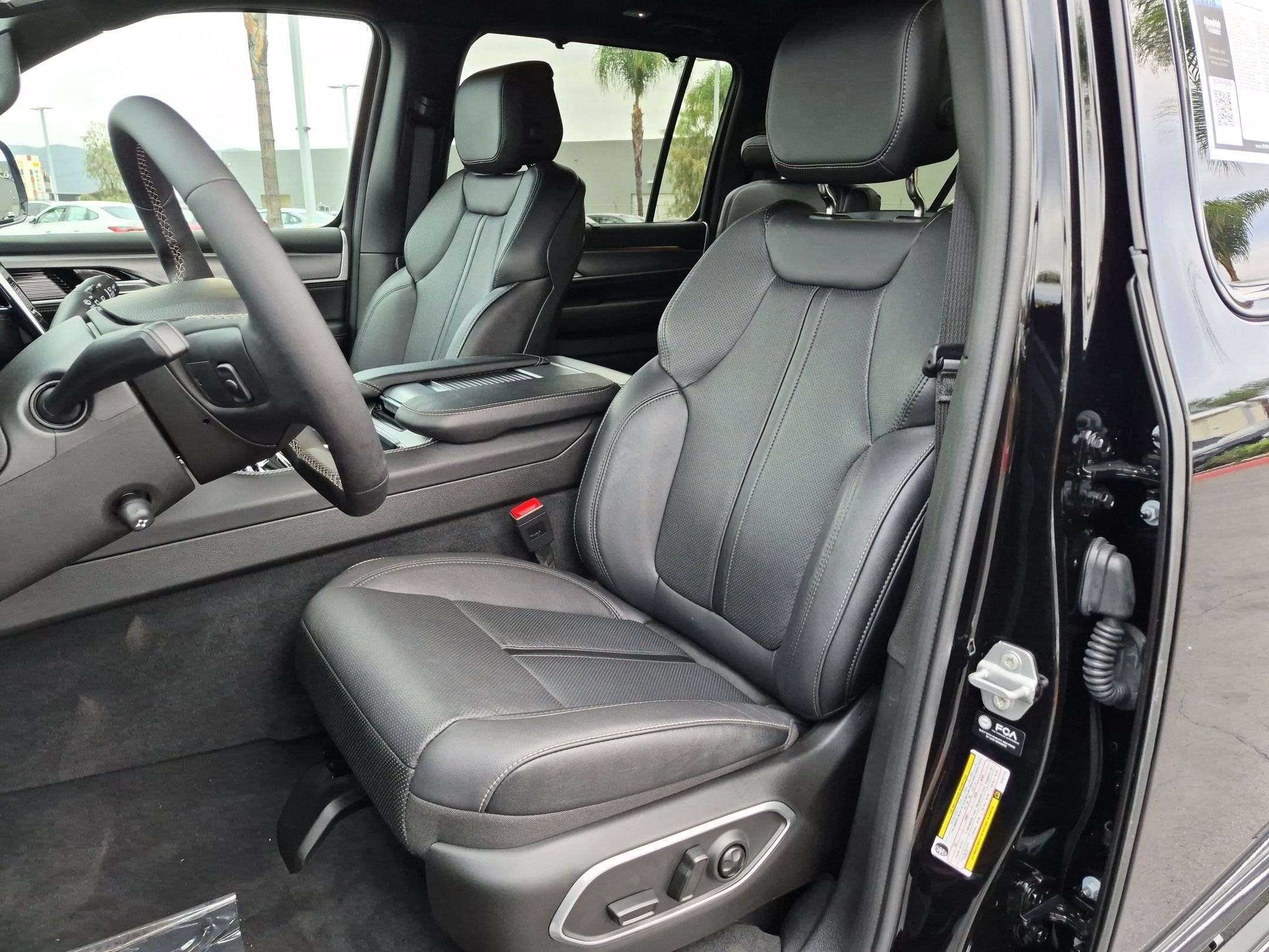 Used 2026 Jeep Grand Wagoneer L Limited AWD/4WD image 16