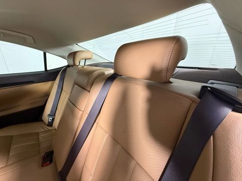 Used 2018 Lexus ES 350 w/ Luxury Package w/Wood Trim image 28