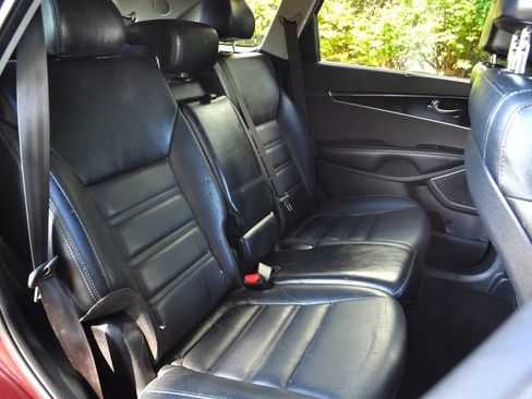 Used 2017 Kia Sorento SX image 25