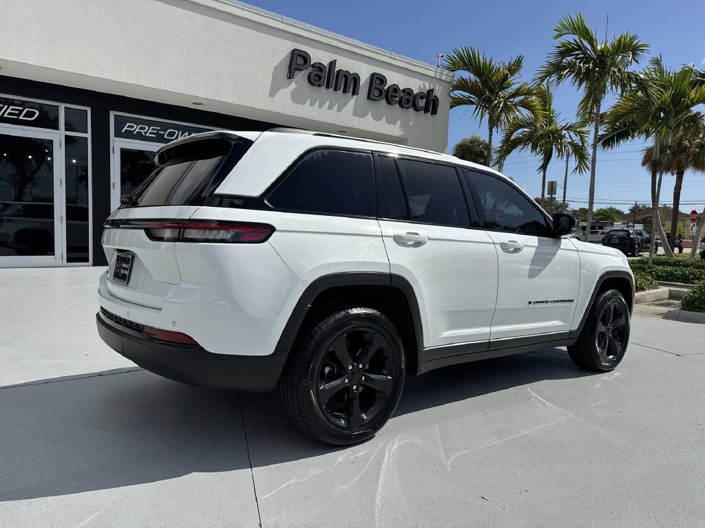 Used 2022 Jeep Grand Cherokee Altitude AWD/4WD image 24