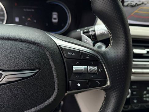 Used 2025 Genesis G70 2.5T image 29